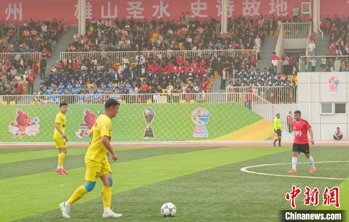 帕米尔高原的足球热潮：