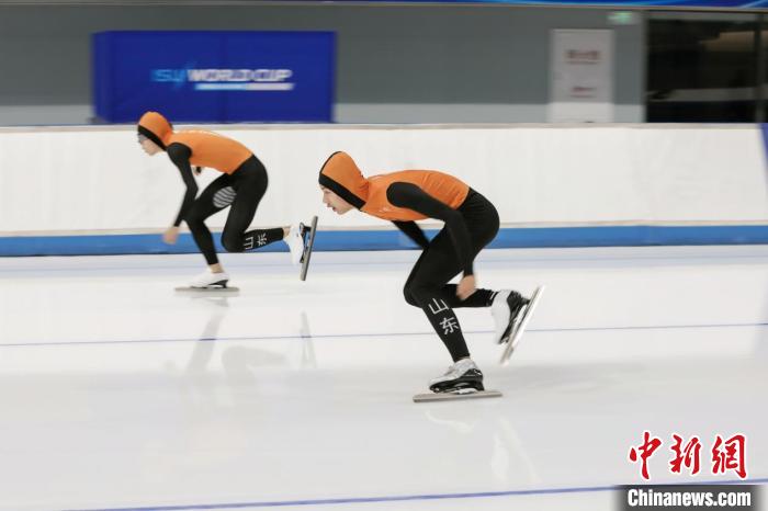 ‘冰丝带’迎来青少年速