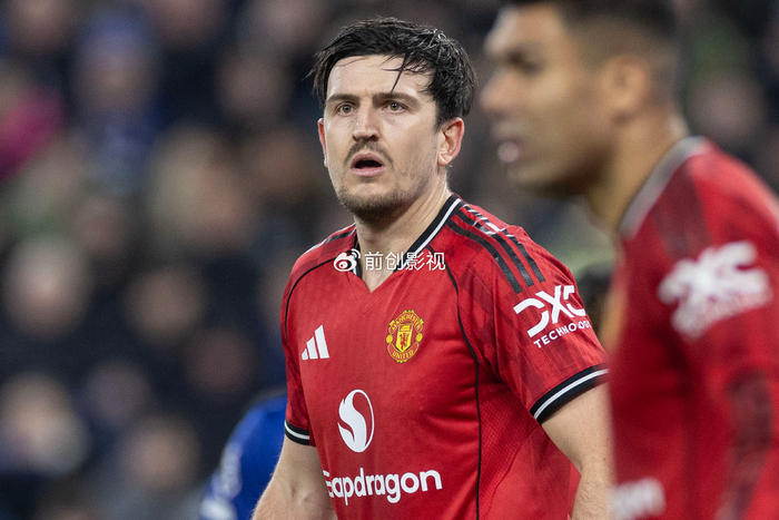 曼联33岁中卫马奎尔续约降薪40% 将成球队精神支