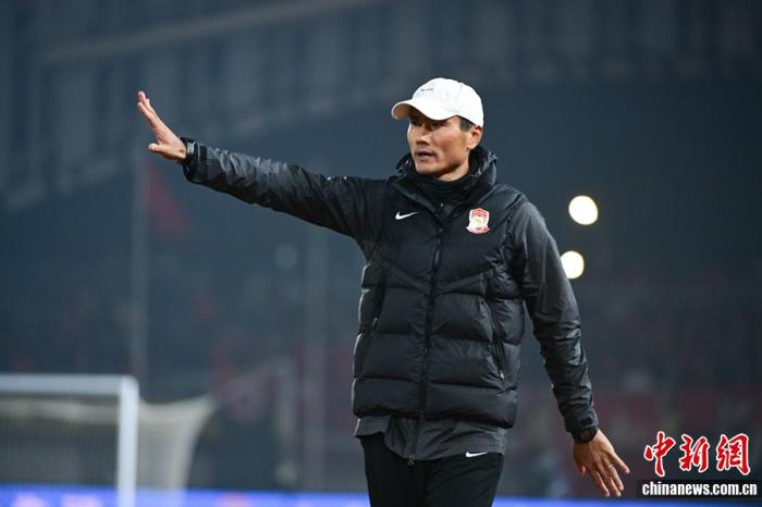 邵佳一接任国足主帅肩负冲击世界杯重任