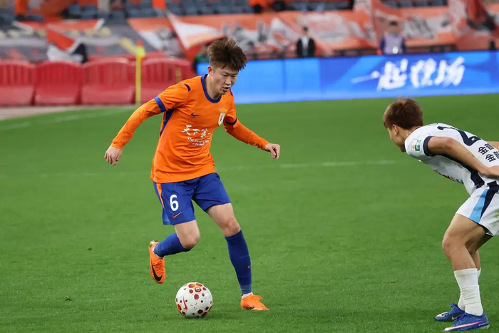 泰山队年轻球员遭边缘化 老将续约引发用人争议