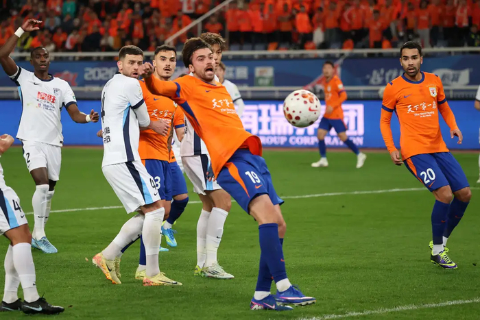 泰山队年轻球员遭边缘化 老将续约引发用人争议