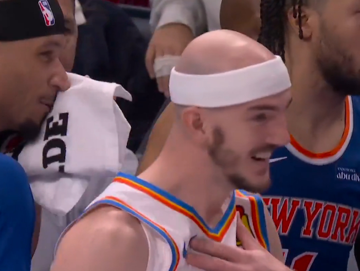 雷霆主场对阵尼克斯 哈特卡鲁索场边互动引爆趣