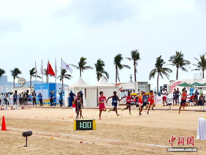 沙滩田径赛场：运动员如何应对沙地挑战